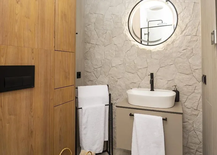 Sky Hill Aparthotel 4*